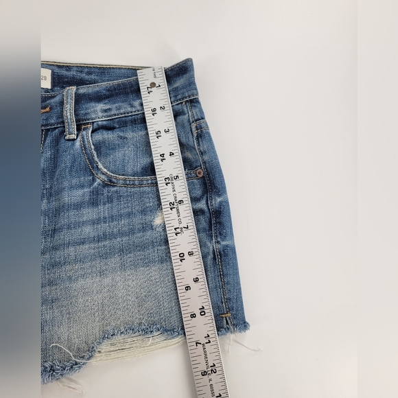 Abercrombie & Fitch high rise denim shorts Size 6 - Picture 3 of 6